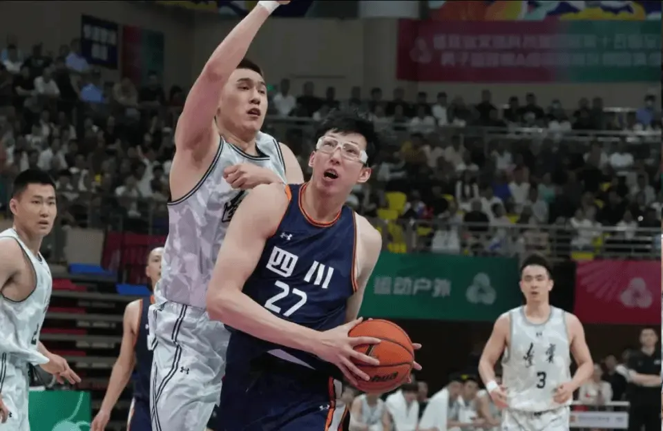 李月汝为国, 励球员走出 李月汝为国, 励球员走出